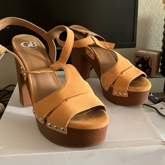 Orange Platforms - Picture 1 of 1